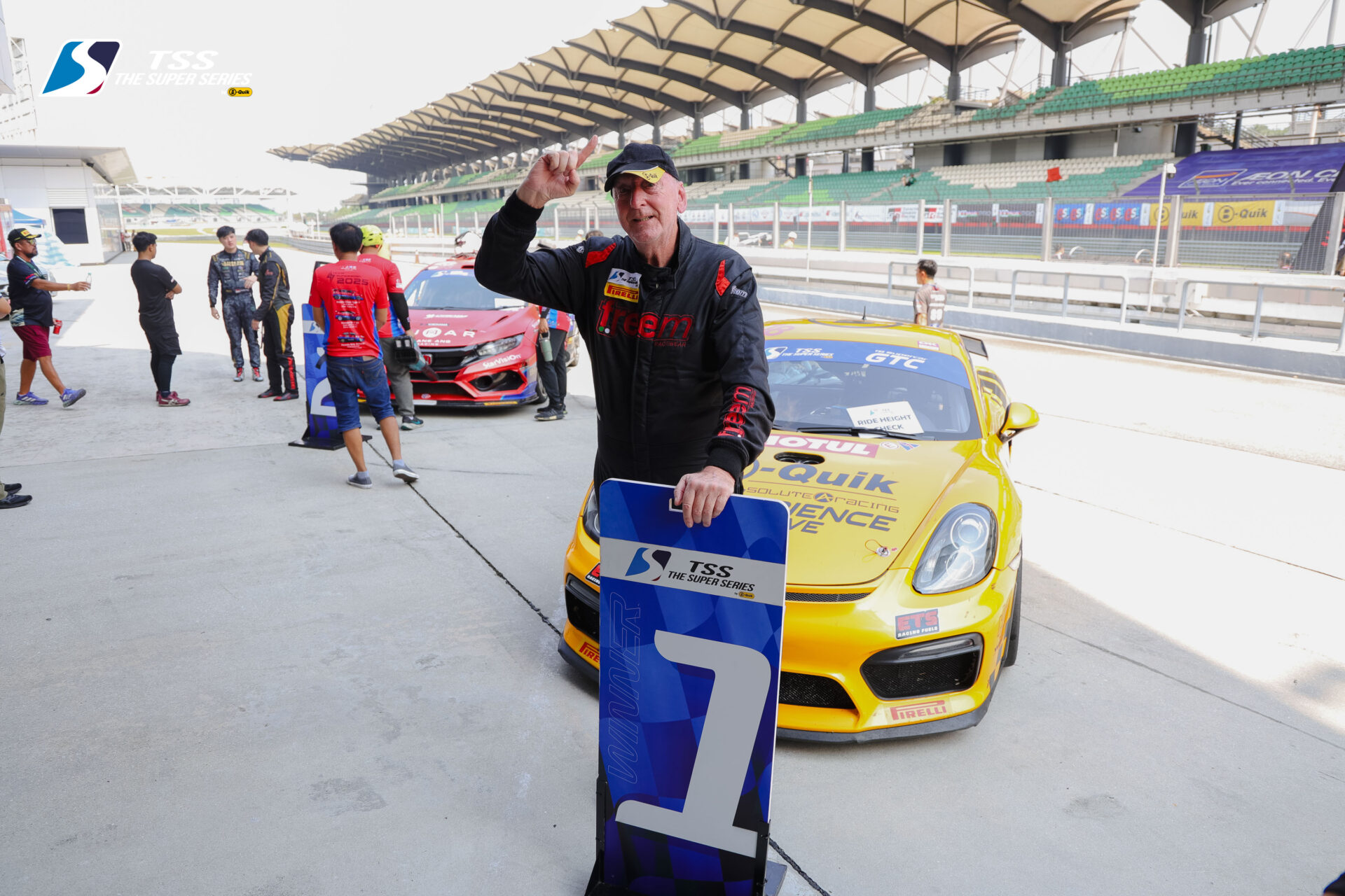 Sieger GT4 Rennen 8 / 2025
